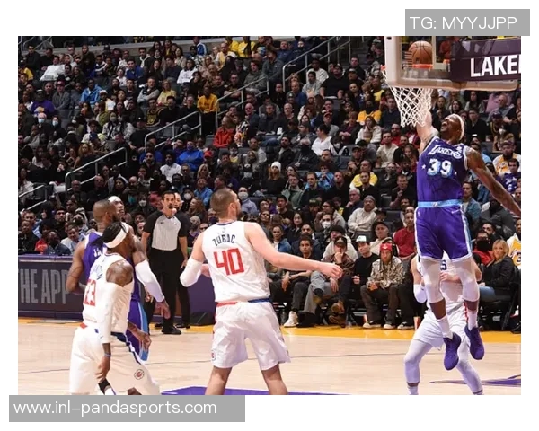 科塔全场拼搏表现出色16投7中贡献14分9板3助并抢下6个前场板