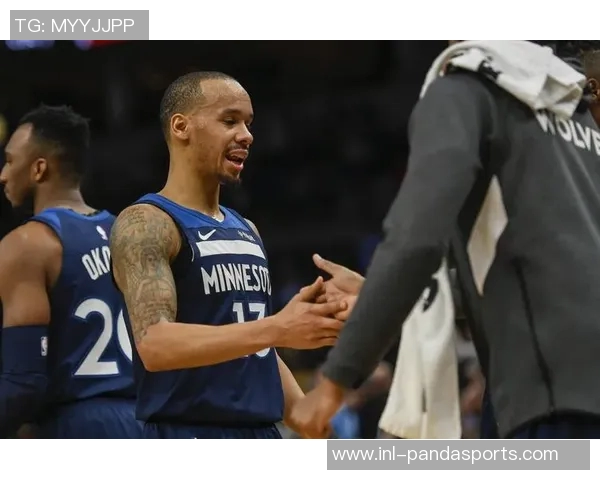 迪林厄姆28分钟高效表现14投10中三分全中助球队大胜正负值高达32