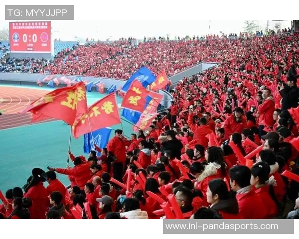 范志毅亲临嘉兴足球联赛开幕式为揭幕战激情开球助威